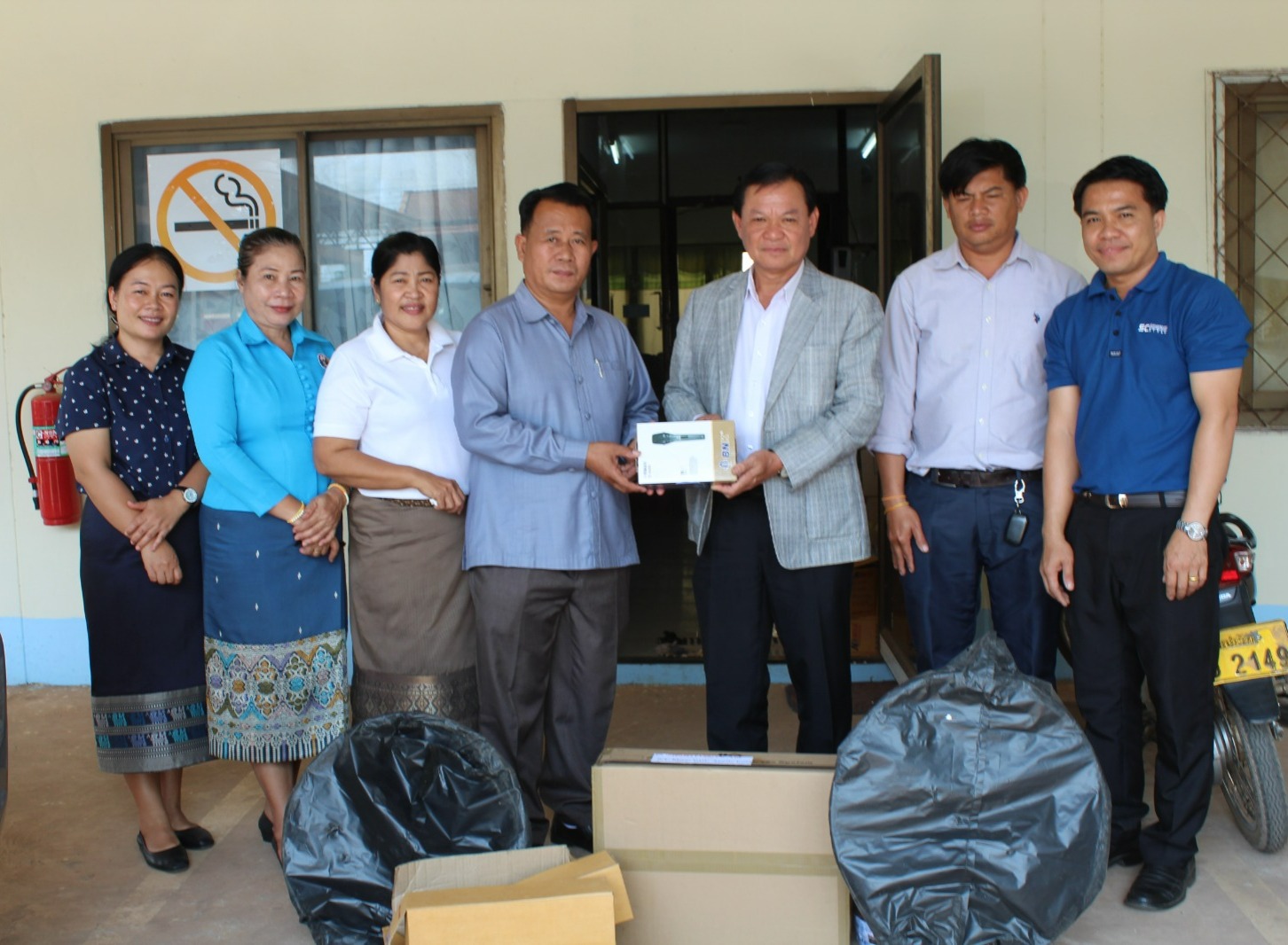 ຂະແໜງອະນາໄມ ແລະ ສົ່ງເສີມສຸຂະພາບ ພະແນກສາທາລະນະສຸກແຂວງຈຳປາສັກ ມອບ ຊຸດໂທລະໂຄ່ງ 01 ຊຸດໃຫ້ ຫ້ອງການສາທາລະນະສຸກເມືອງໂຂງ
