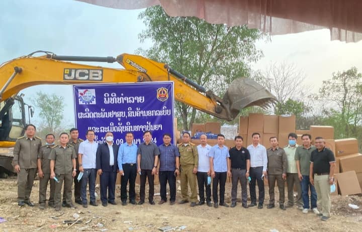 ພະແນກອຸດສະຫະກຳແລະການຄ້າແຂວງສົມທົບກັບຄະນະກຳມະການສະເພາະກິດຂັ້ນແຂວງຈັດພິທີທຳລາຍຜະລິດຕະພັນຢາສູບນອກລະບົບ ແລະການລະເມີດຊັບສິນທາງປັນຍາ  ຂື້ນທີ່ແຂວງຈຳປາສັກ
