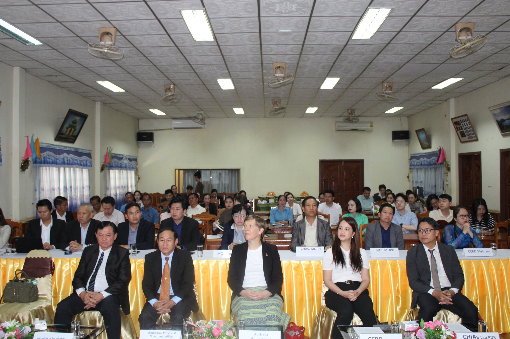 ພິທີເຊັນບົດບັນທຶກຄວາມເຂົ້າໃຈ ສຳລັບໂຄງການ “ການຮ່ວມມືເພື່ອຍຸດຕິພະຍາດເອສ ແລະ ວັນນະໂລກ ທີ່ແຂວງຈໍາປາສັກ” ລະຫວ່າງ ພະແນກສາທາລະນະສຸກແຂວງຈໍາປາສັກ ແລະ ສະມາຄົມ ສຸຂະພາບຊຸມຊົນ ແລະ ການມີສ່ວນຮ່ວມ., ທີ່ພະແນກສາທາລະນະສຸກ ແຂວງຈໍາປາສັກ